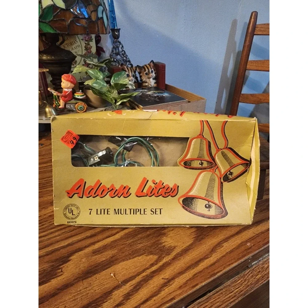 Vintage Adorn Christmas 7‎ Light Strand, Original Box,  Tested No Bulbs